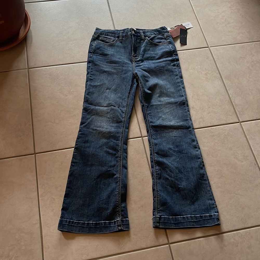 NWT Jen 7 flare 6P jeans. BRAND NEW